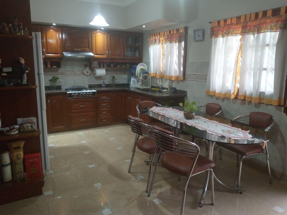 Foto de Casa de 220 m² con 3 dormitorios en venta en Barrio Naón, imagen 1