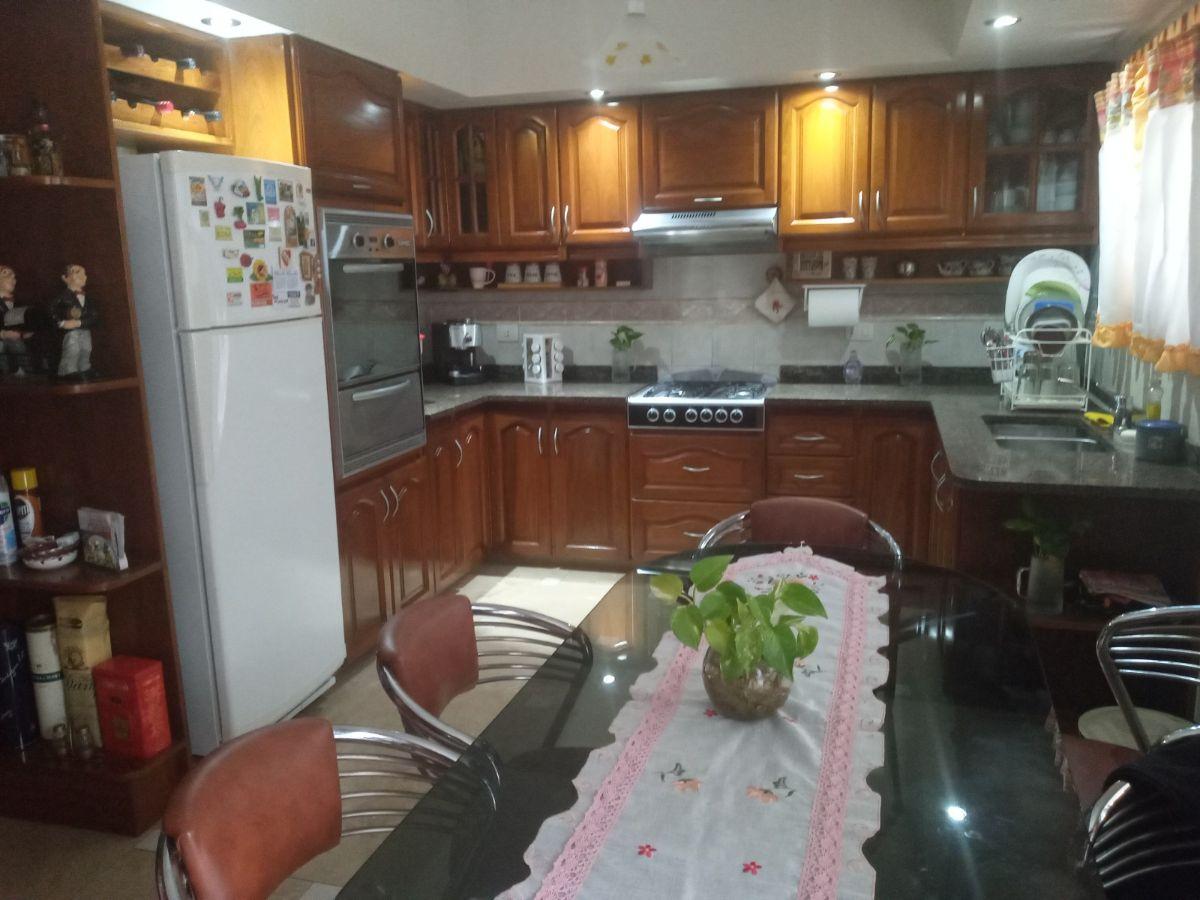 Foto de Casa de 220 m² con 3 dormitorios en venta en Barrio Naón, imagen 2