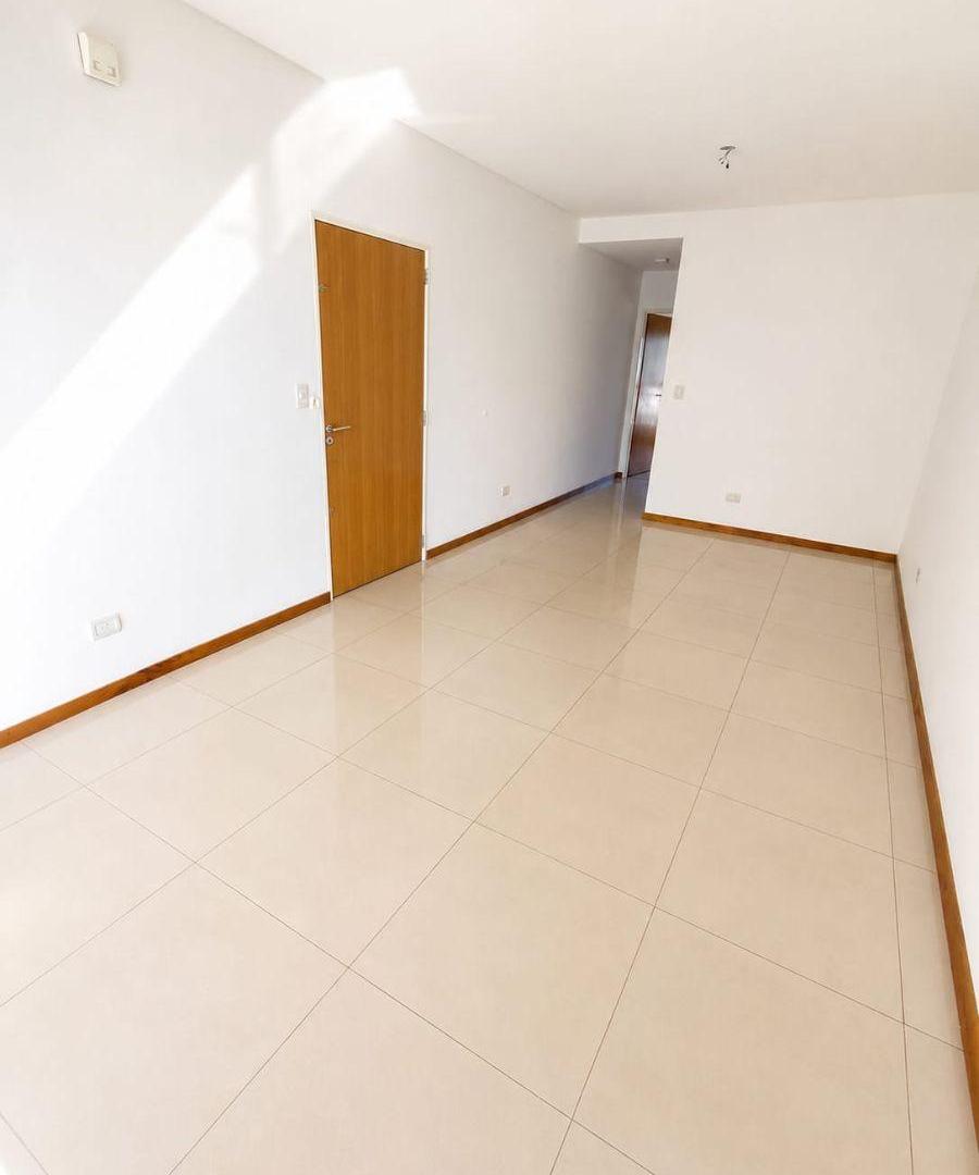 Foto de Departamento de 50 m² con 1 dormitorio y cochera cubiera, imagen 2