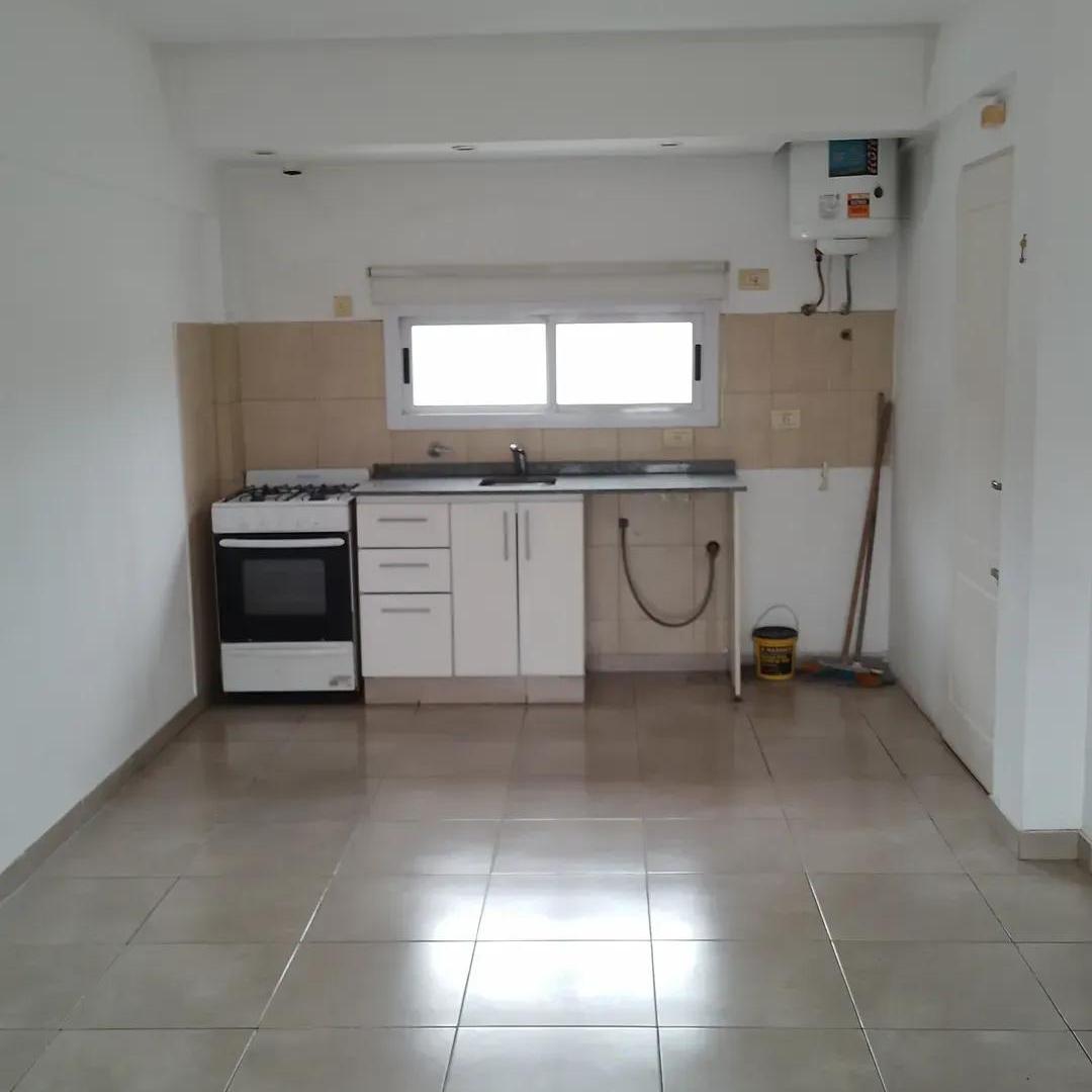 Foto de DEPTO 2 AMBIENTES EN ALQUILER SAN JUSTO CENTRO CON BALCÓN, imagen 2