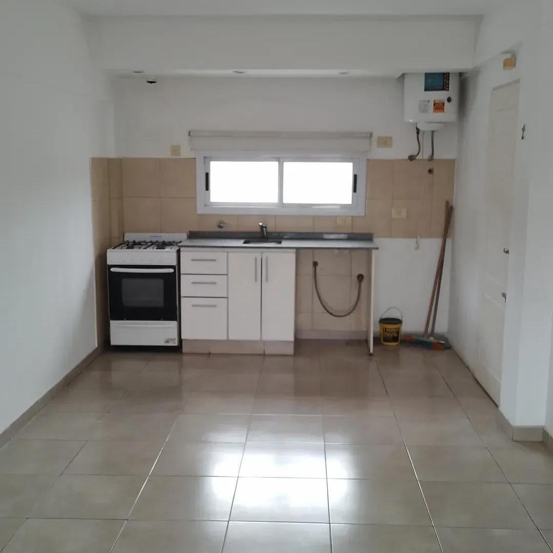Foto de DEPTO 2 AMBIENTES EN ALQUILER SAN JUSTO CENTRO CON BALCÓN, imagen 4