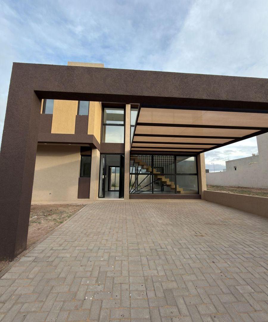 Foto de Casa a estrenar en venta - 3 dormitorios 3 baños - Docta Malagueño, imagen 1
