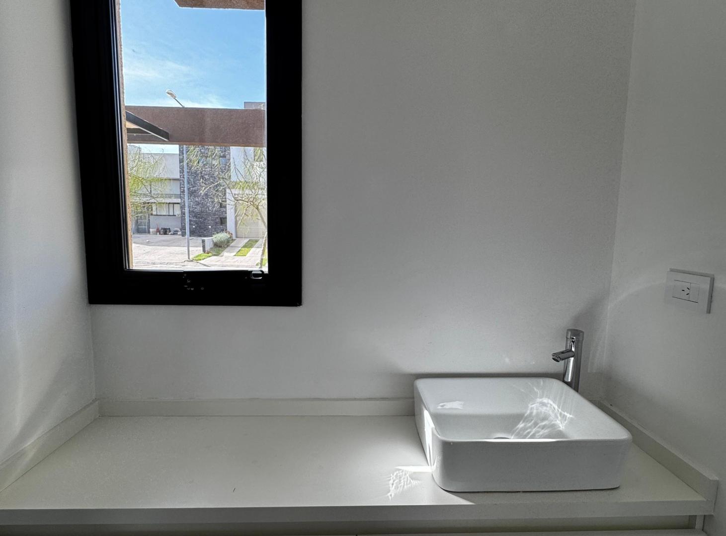 Foto de Casa a estrenar en venta - 3 dormitorios 3 baños - Docta Malagueño, imagen 4