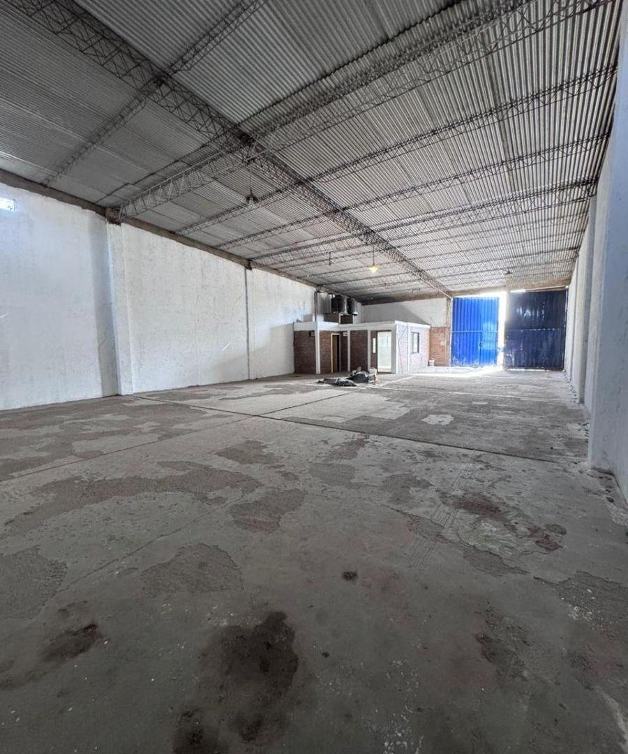 Foto de Galpón Comercial de 250 m² cubiertos - Ubicación en Colectora Impira, imagen 1