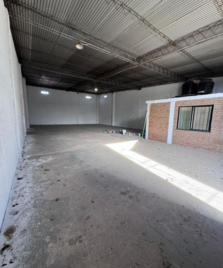 Foto de Galpón Comercial de 250 m² cubiertos - Ubicación en Colectora Impira, imagen 2