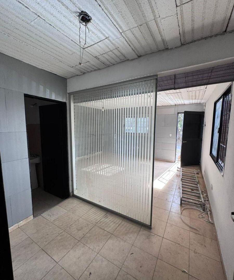 Foto de Galpón Comercial de 250 m² cubiertos - Ubicación en Colectora Impira, imagen 3