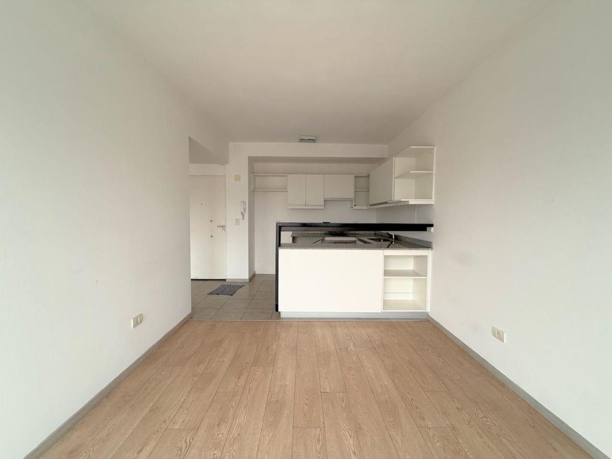 Foto de hermoso departamento 2 ambientes con balcón aterrizado, imagen 2