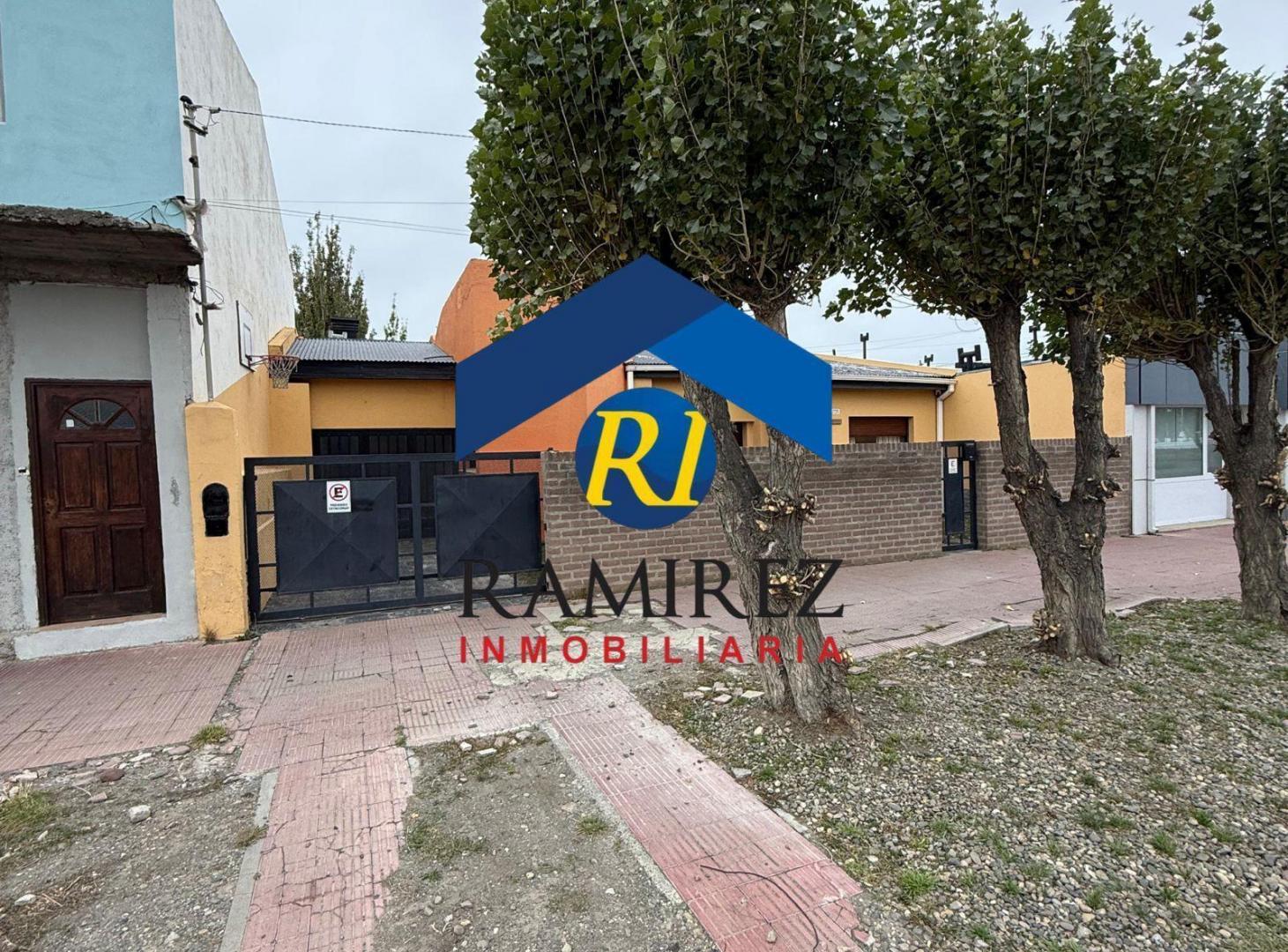 Foto de CASA EN VENTA - SANTA CRUZ - RIO GALLEGOS - BARRIO CENTRO - AVENIDA, imagen 1