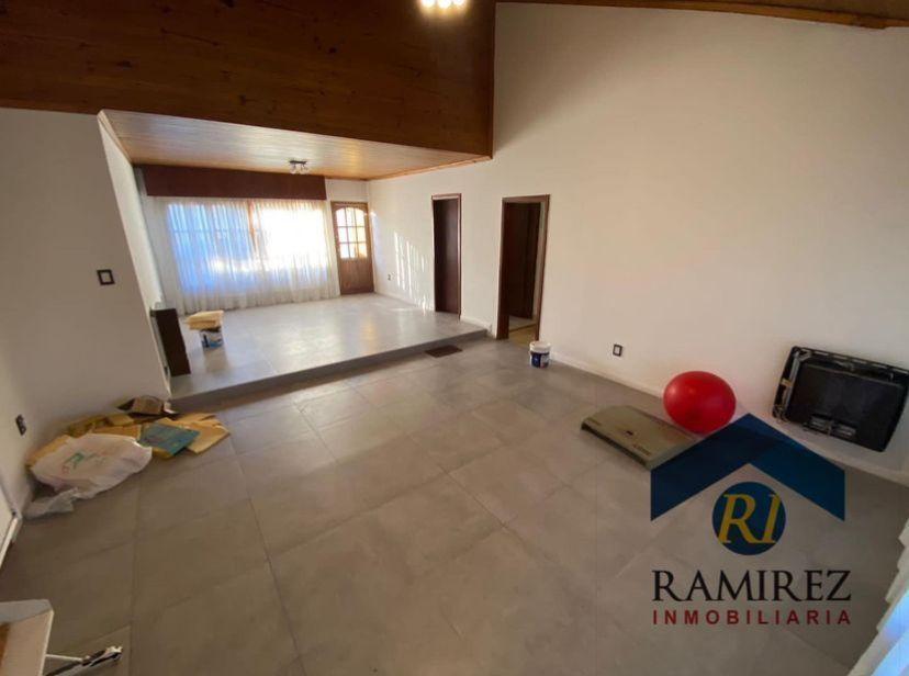 Foto de CASA EN VENTA - SANTA CRUZ - RIO GALLEGOS - AVENIDA PARADELLO Nº378, imagen 2