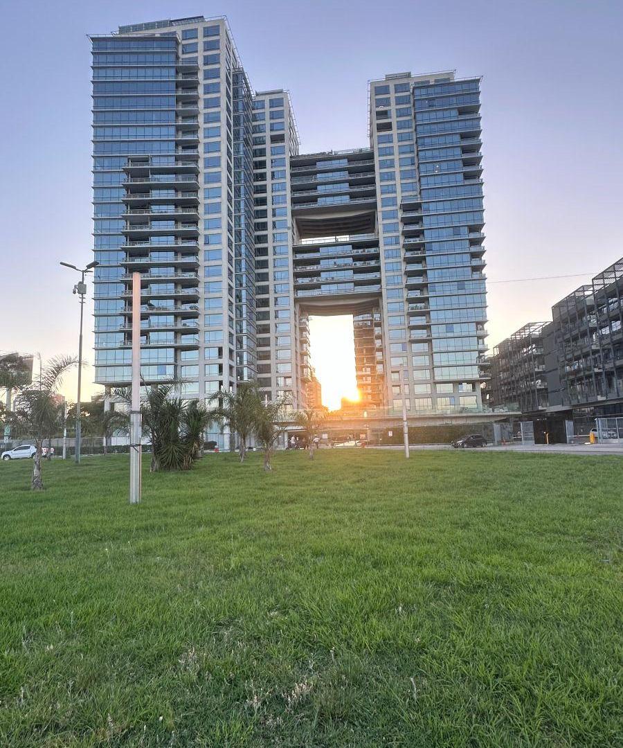 Foto de EXCELENTE TRES AMBIENTES EN LA MEJOR TORRE DE ZONA NORTE COMPLEJO AL RIO, imagen 2