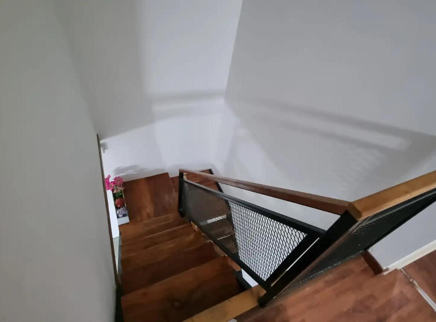 Foto de Dúplex en venta de 4 ambientes con quincho, parque y cochera para 2, imagen 3