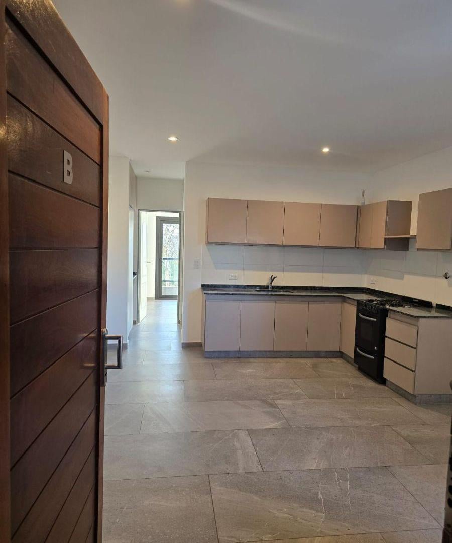 Foto de Departamento 2 ambientes en alquiler con balcón y parrilla – Chacabuco, imagen 1