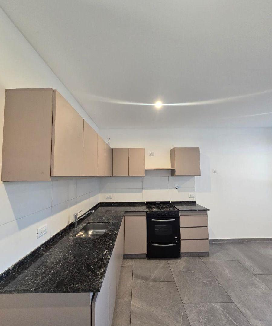 Foto de Departamento 2 ambientes en alquiler con balcón y parrilla – Chacabuco, imagen 2