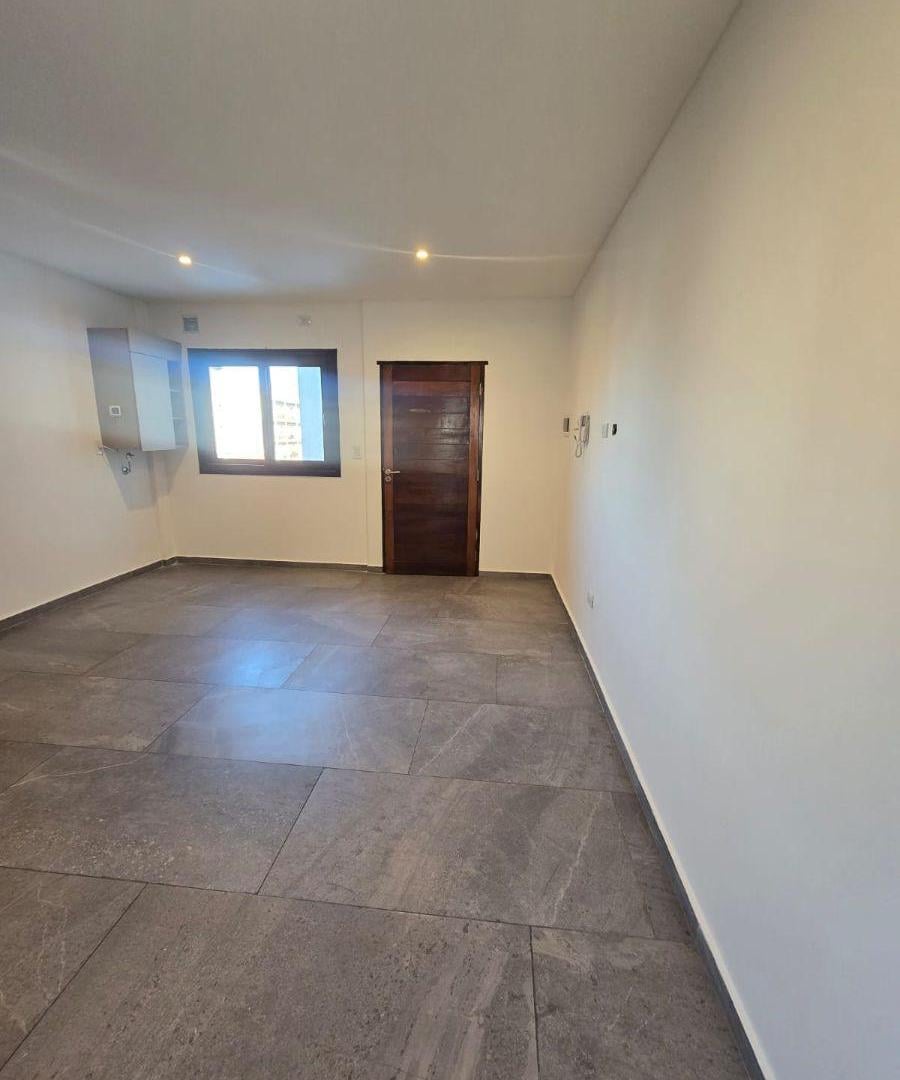 Foto de Departamento 2 ambientes en alquiler con balcón y parrilla – Chacabuco, imagen 4
