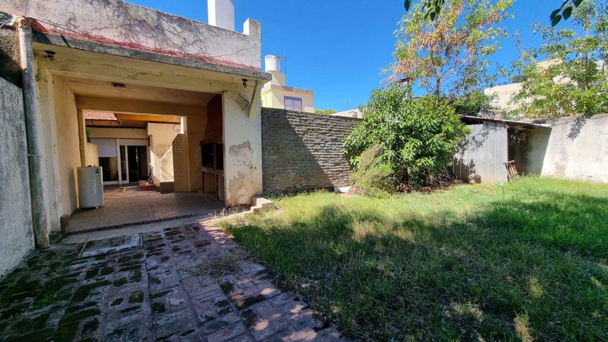 Foto de Chalet 3 ambientes en planta baja con patio, parrilla y entrada para, imagen 2