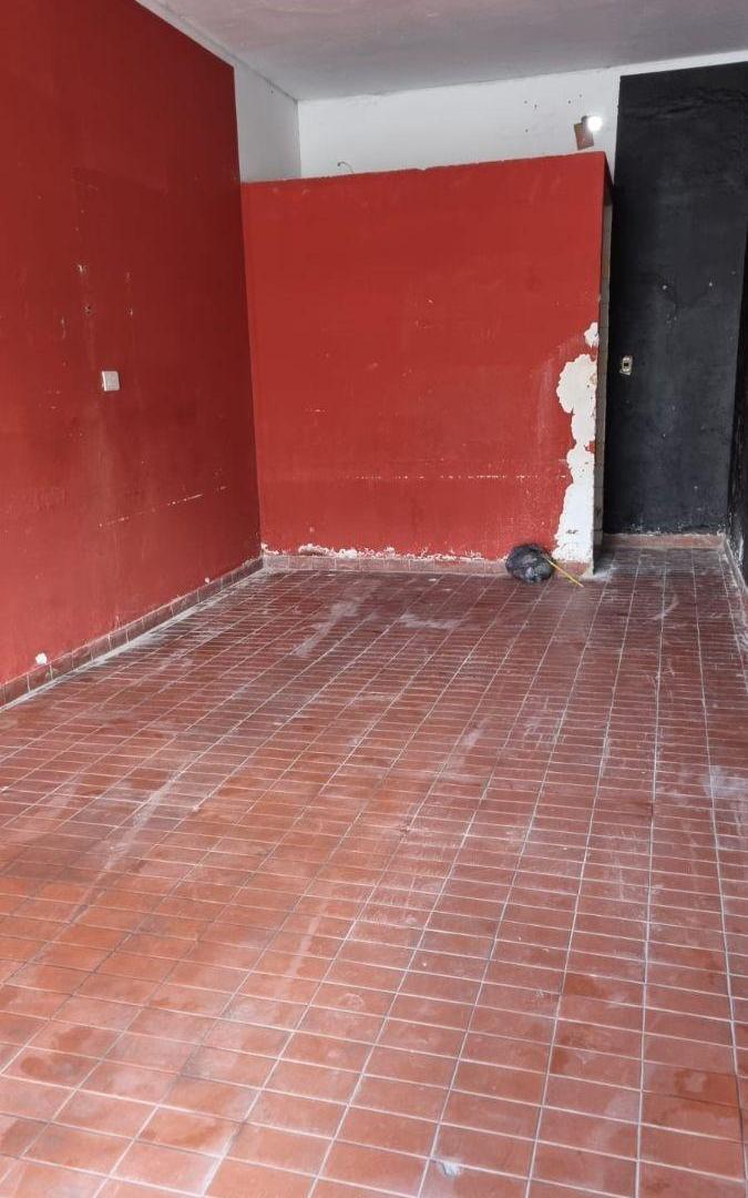 Foto de Local comercial en alquiler con vidriera y rejas – Parque San Martín, imagen 2