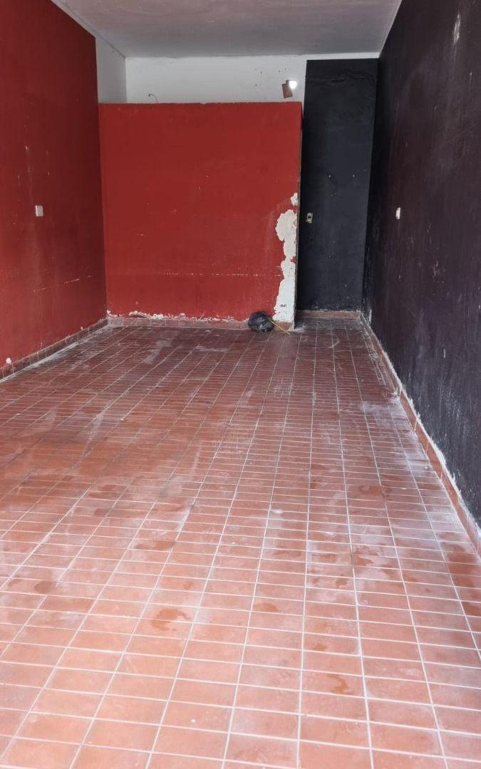 Foto de Local comercial en alquiler con vidriera y rejas – Parque San Martín, imagen 1