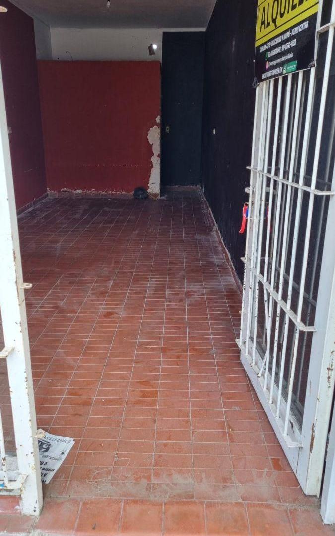 Foto de Local comercial en alquiler con vidriera y rejas – Parque San Martín, imagen 5