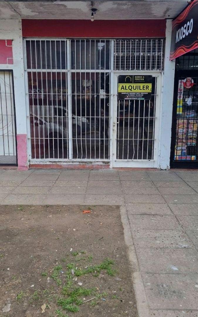 Foto de Local comercial en alquiler con vidriera y rejas – Parque San Martín, imagen 4