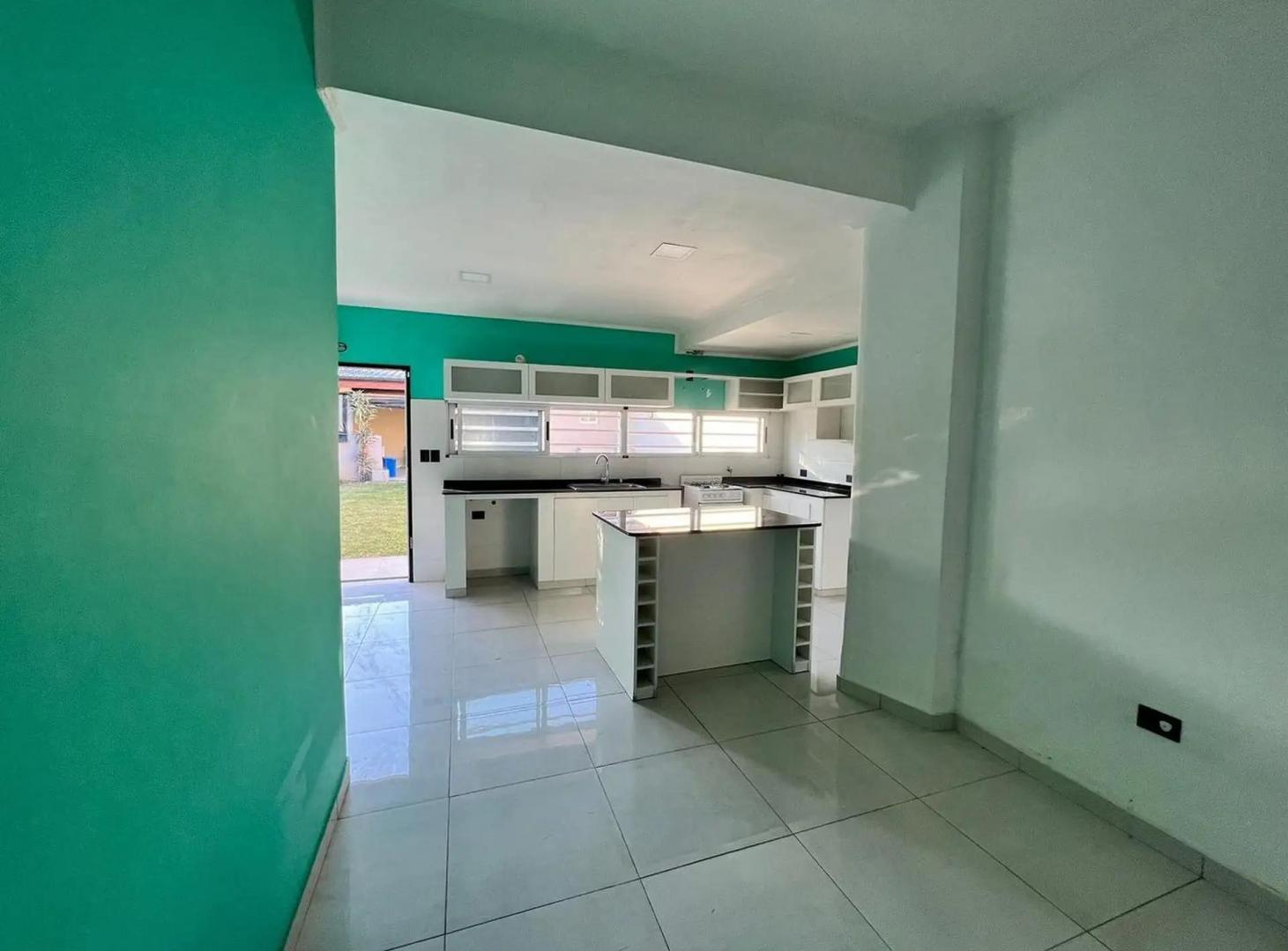 Foto de Casa con piscina, quincho y departamento independiente en Padua, imagen 4