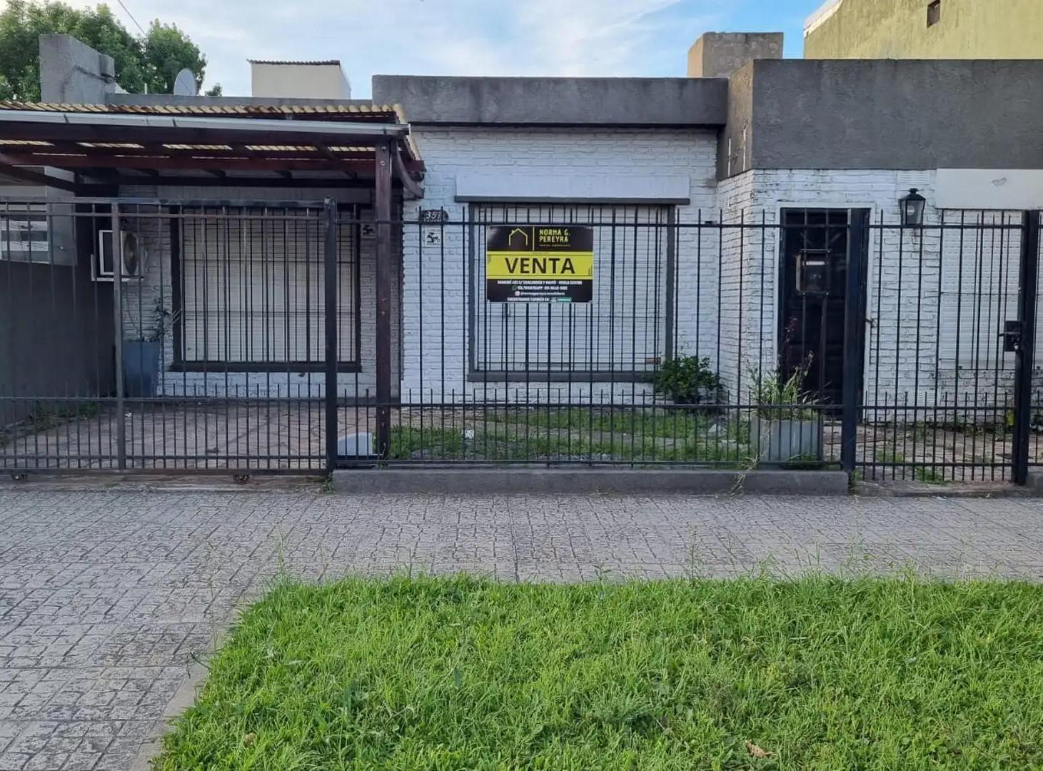 Casa con piscina, quincho y departamento independiente en Padua