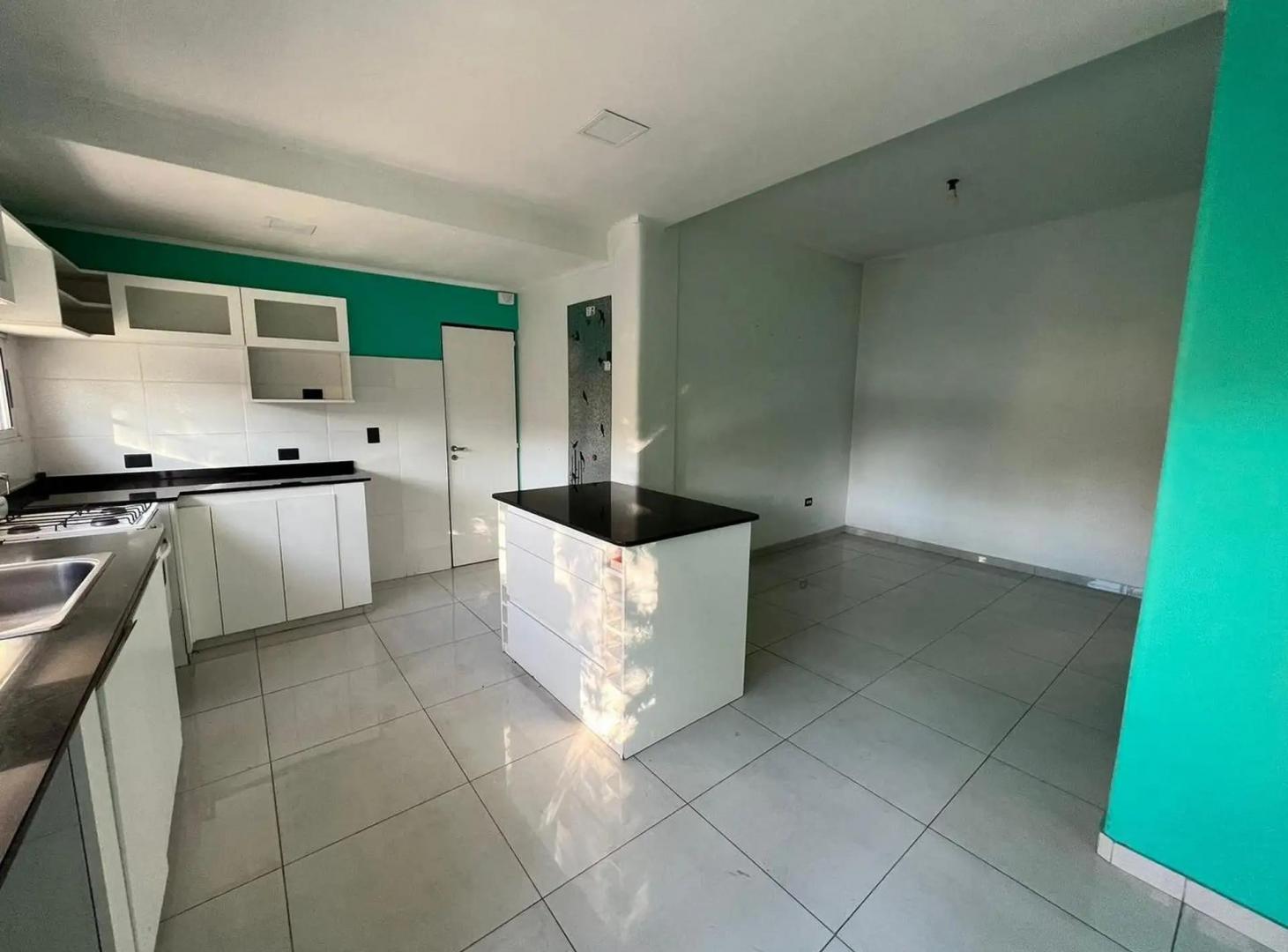 Foto de Casa con piscina, quincho y departamento independiente en Padua, imagen 3