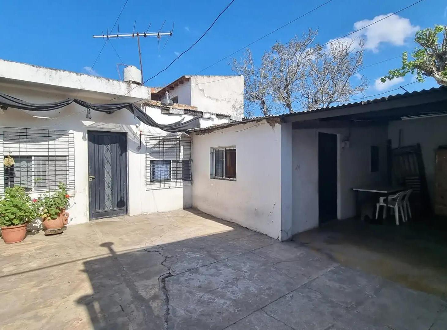 Foto de Casa + departamento independiente en Merlo — Ideal vivienda y renta, imagen 2