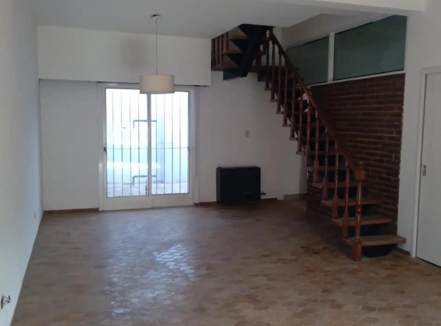 Foto de PH 4 ambientes con cochera, patio y terraza en ubicación estratégica, imagen 1