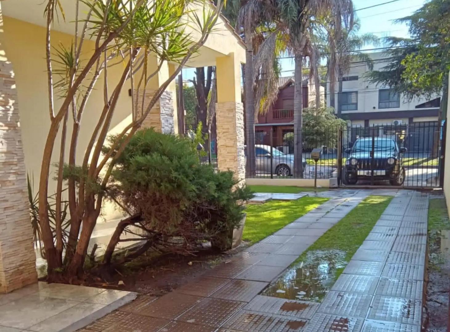 Foto de Excelente chalet en ubicación privilegiada con gran parque y quincho, imagen 2