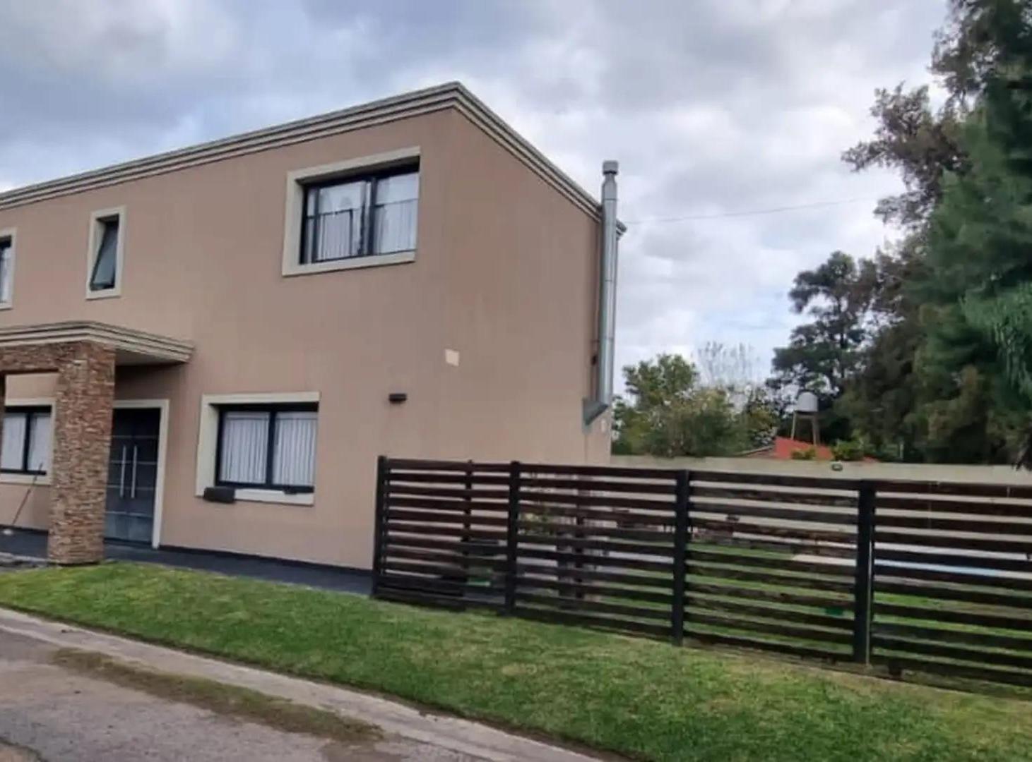 Foto de Importante casa en barrio cerrado con piscina y excelente acceso en, imagen 5