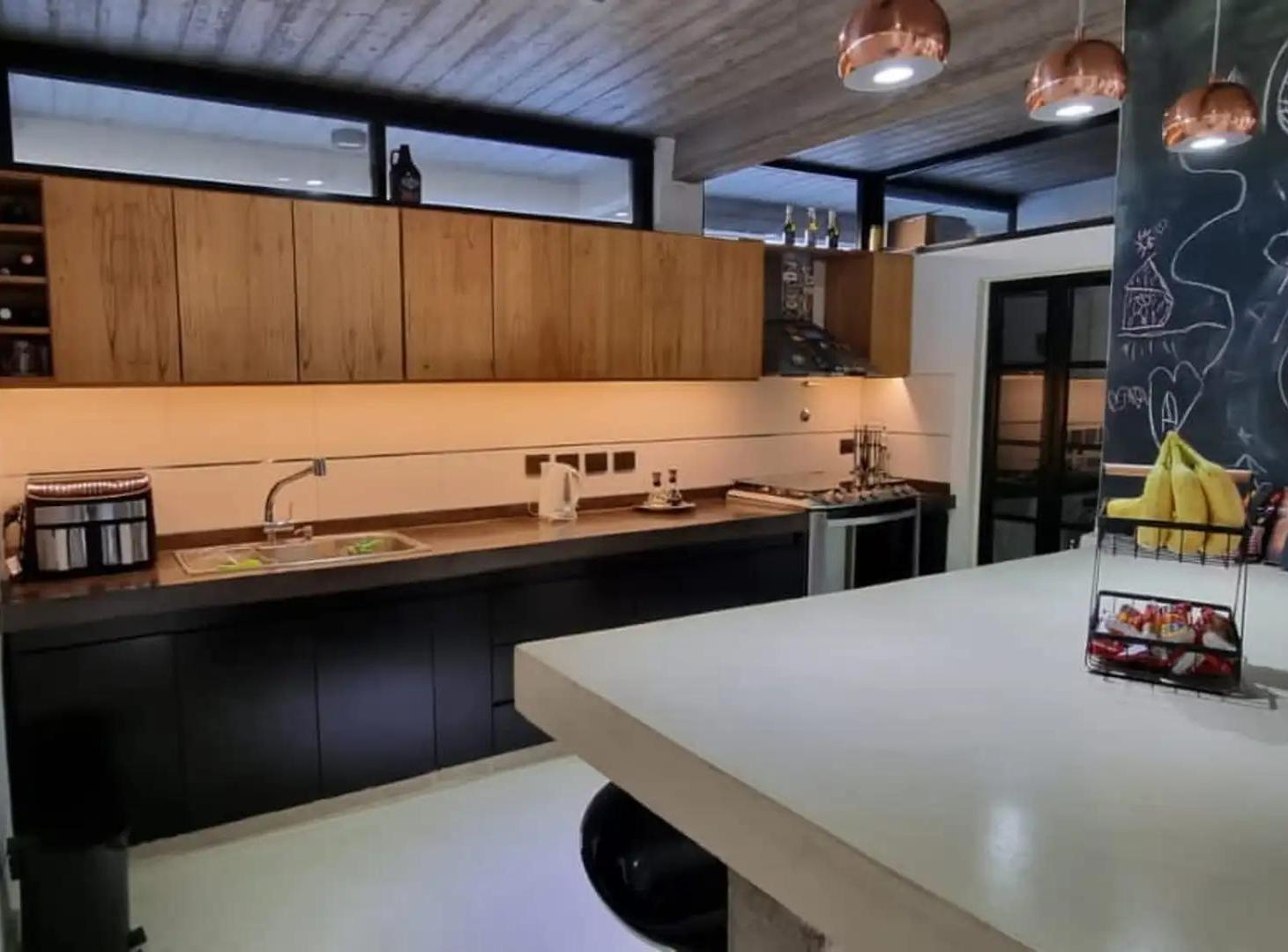 Foto de Casa minimalista premium en barrio cerrado con piscina y excelente, imagen 5