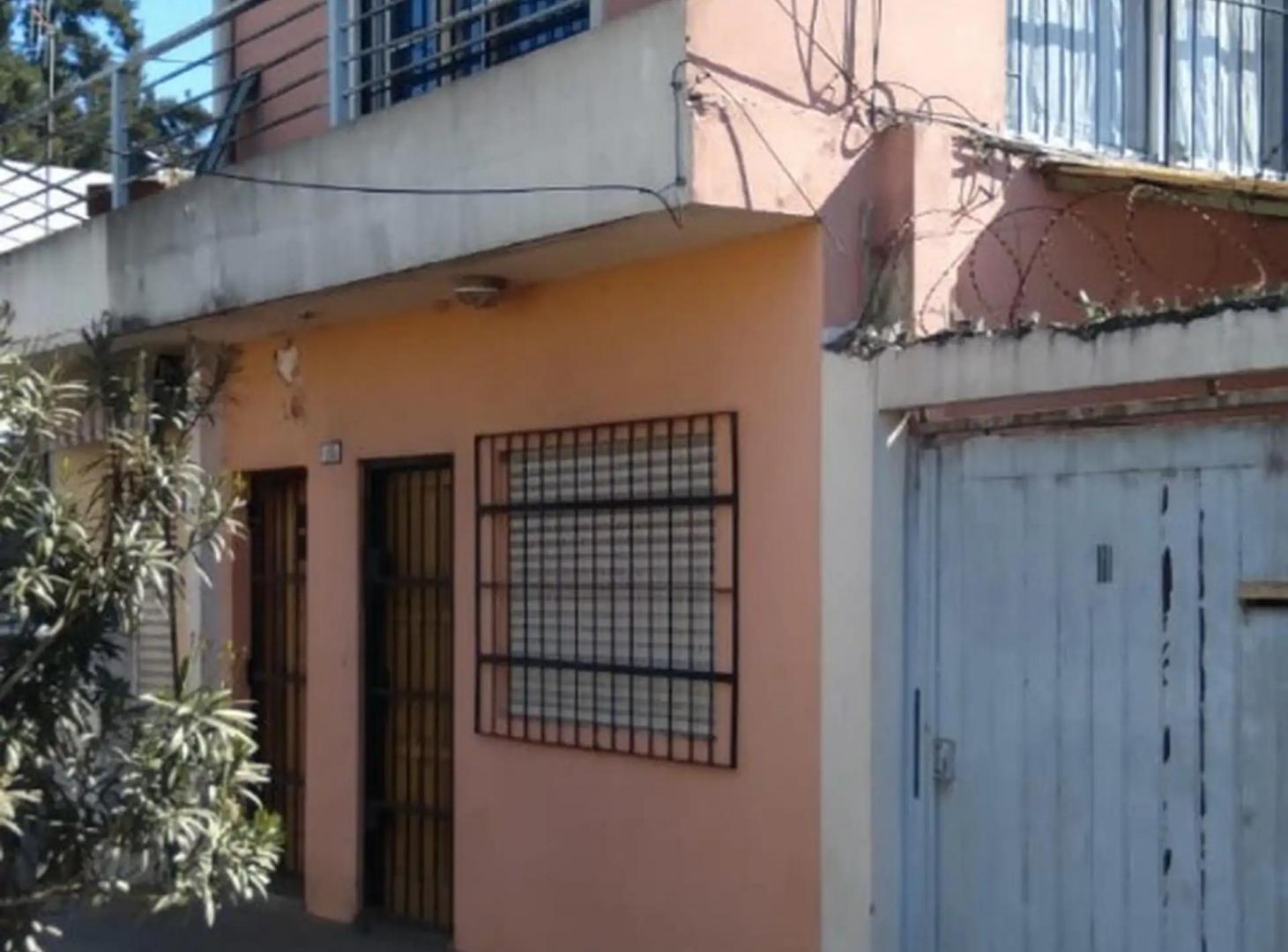 Foto de Oportunidad en block: 2 deptos, local comercial y cochera — Apto crédito, imagen 1
