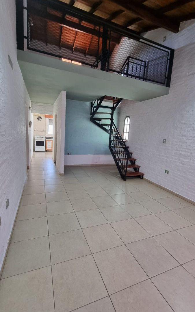 Foto de Casa en venta con 2 dormitorios, entrepiso y patio – Merlo, imagen 1