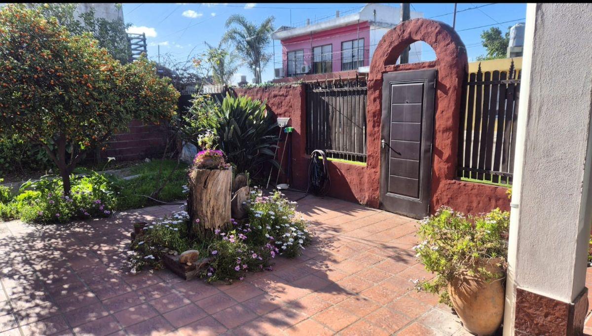 Foto de Casa en venta con 2 dormitorios, doble garaje y patio frente a plaza, imagen 5