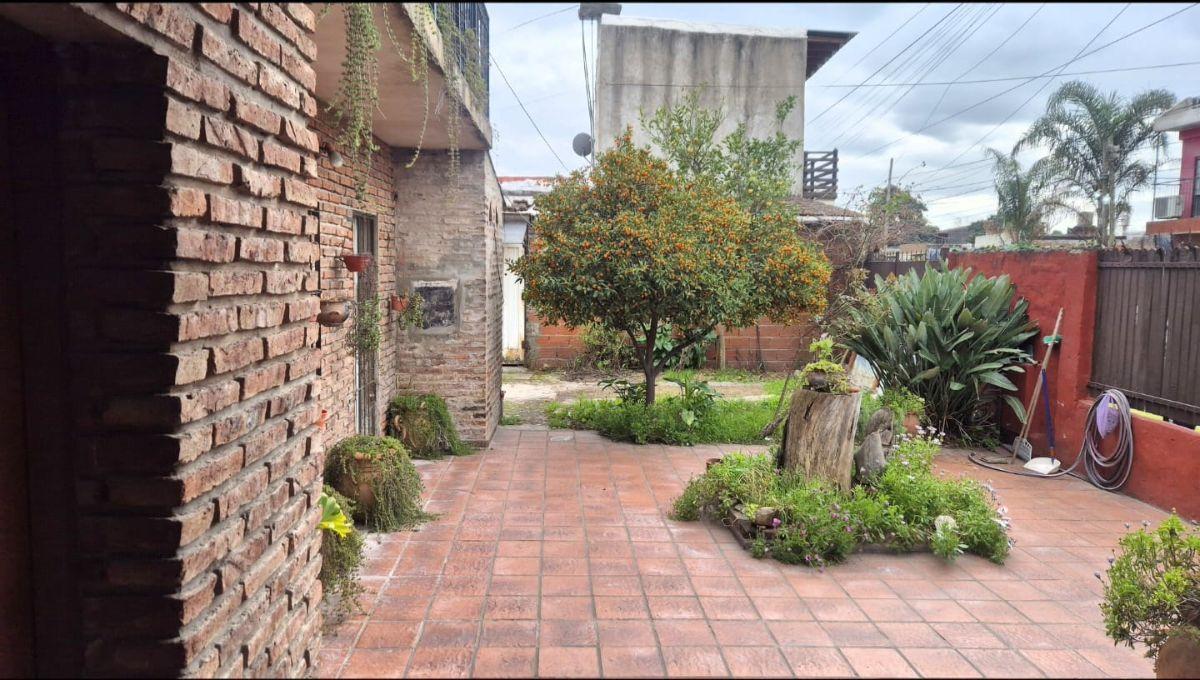 Foto de Casa en venta con 2 dormitorios, doble garaje y patio frente a plaza, imagen 4