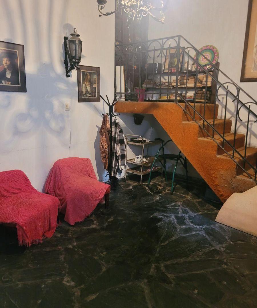 Foto de HERMOSA CASA UBICADA EN CALLE BELGRANO FRENTE A PASEO GÜEMES, EXCELENTE, imagen 4