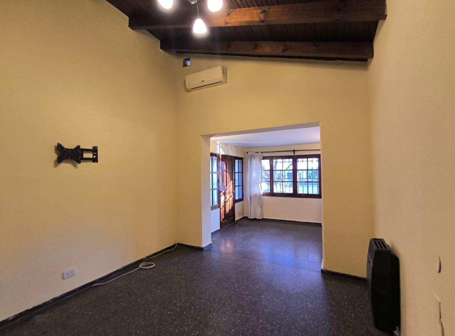 Foto de Casa 3 dormitorios con quincho y pileta en Sexta Sección., imagen 1
