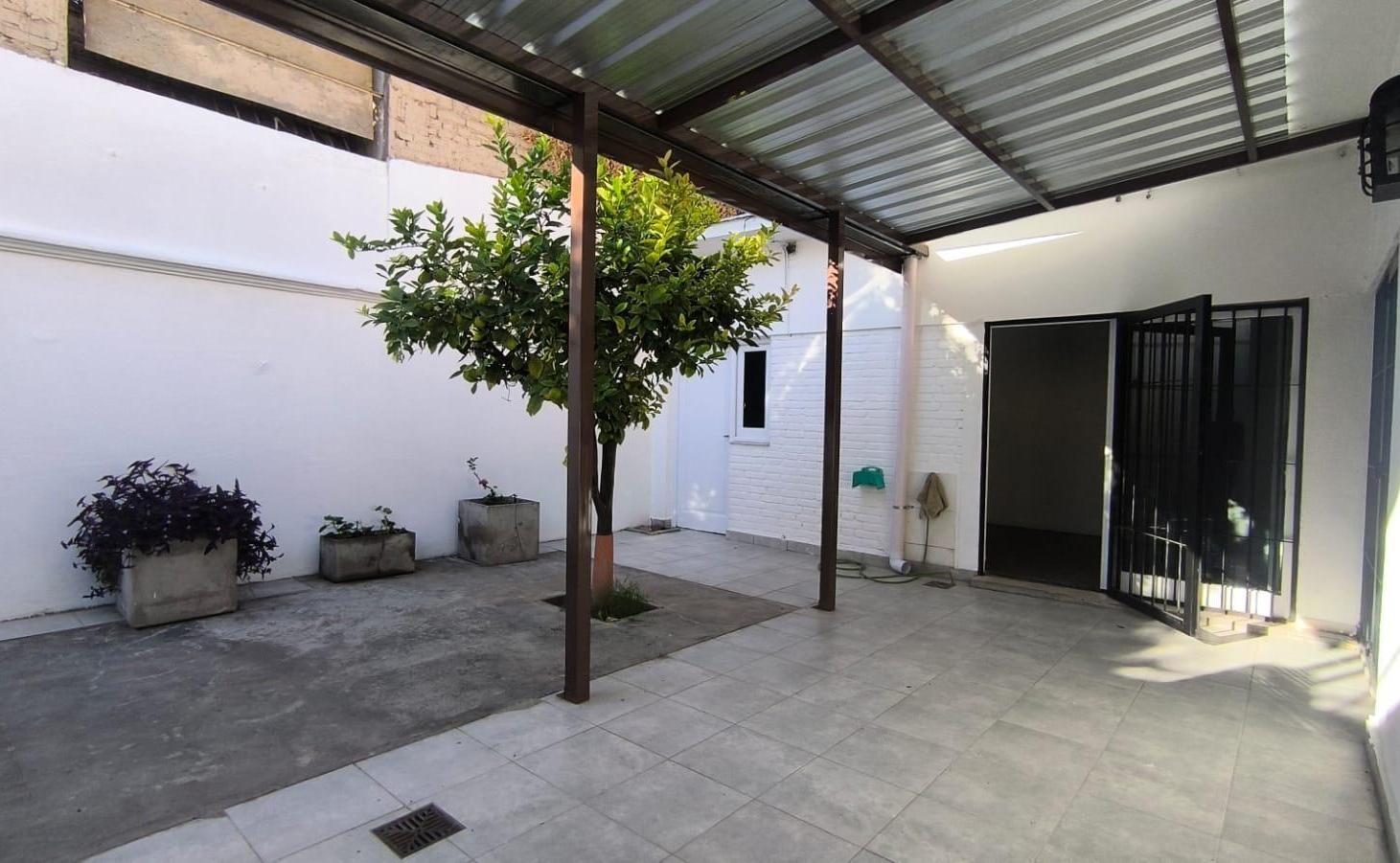 Foto de Departamento tipo casa 4 dormitorios en Sexta Sección, Mendoza., imagen 2