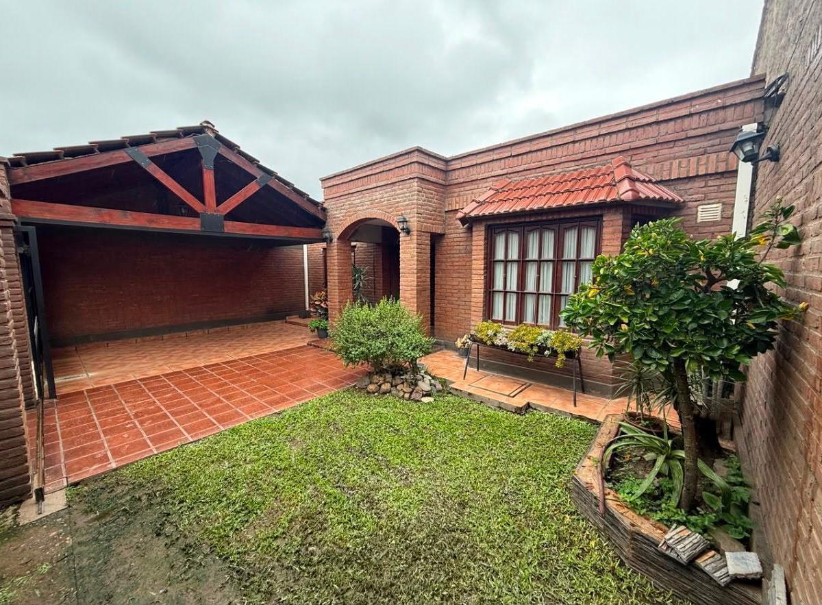 Foto de Excelente Casa de 3 Dormitorios con Pileta - Yerba Buena - Tucumán., imagen 2
