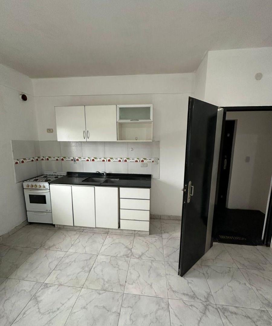 Foto de Departamento con Cochera - Venta Berazategui, imagen 3