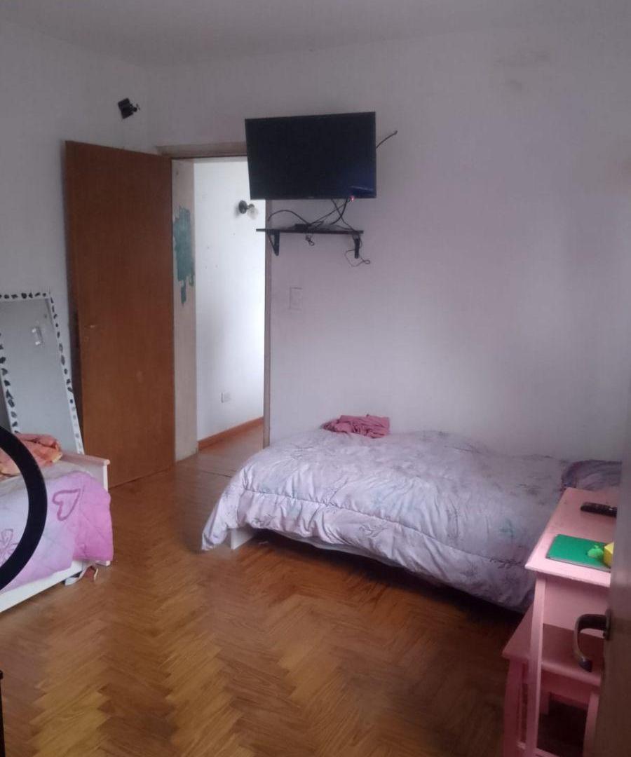 Foto de Casa de 330 m² - Venta Berazategui, imagen 2