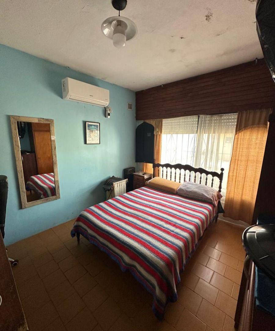 Foto de Casa de 410 m² con 2 dormitorios - Venta Berazategui, imagen 2
