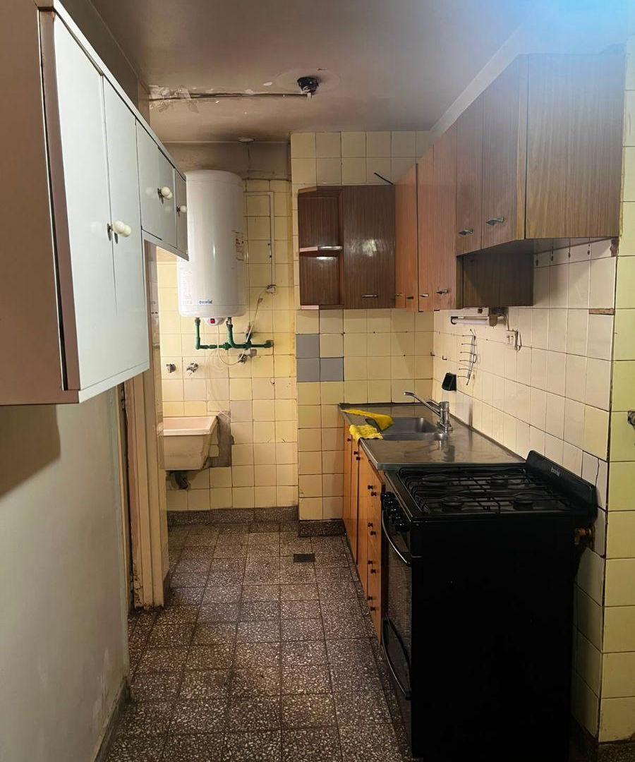 Foto de OPORTUNIDAD | 4 AMBIENTES EN ALMAGRO | 75 M² | A REFACCIONAR, imagen 2