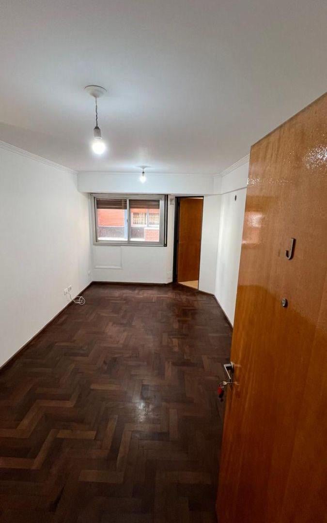 Foto de EN VENTA DEPTO DE 1 DORMITORIO CORRIENTES 357 EDIFICIO LANIN, imagen 1