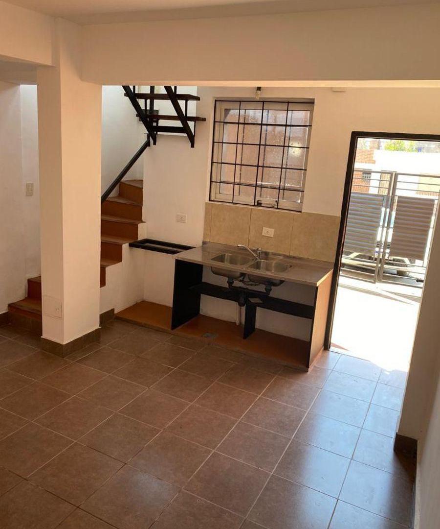 Foto de OPORTUNIDAD! DUPLEX EN VENTA Plazoleta Mitre, imagen 1