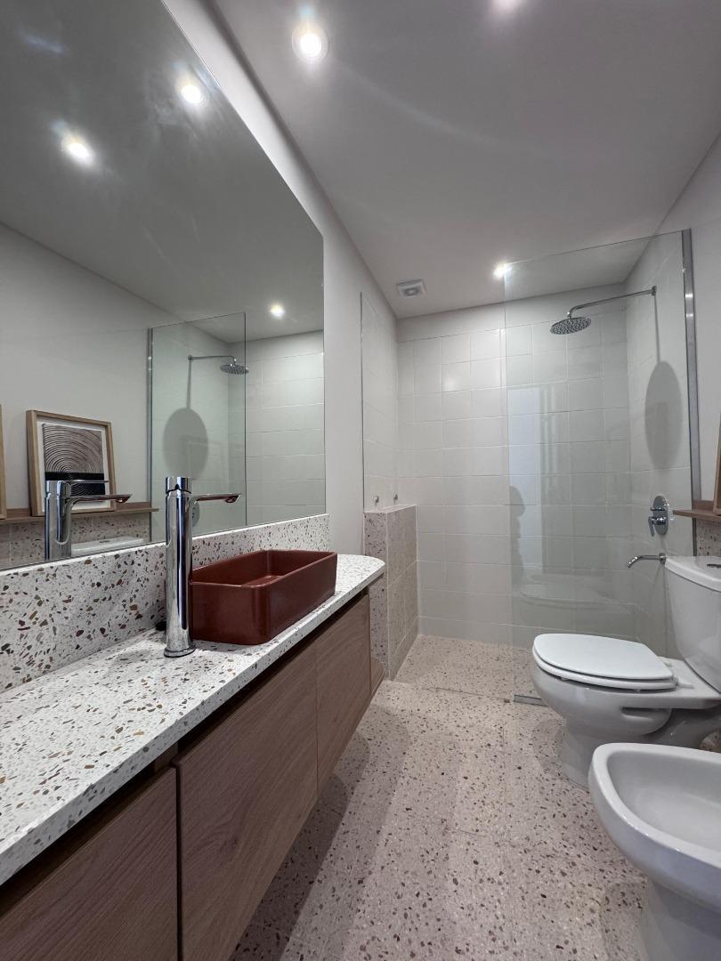 Foto de Casa de 4 dormitorios con cochera, pileta, jardín y terraza, imagen 4