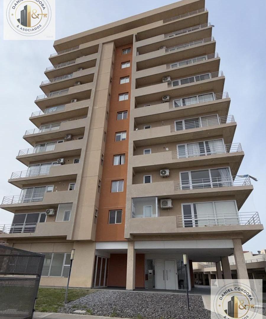 Foto de Vendo departamento 1 dormitorio con Cochera en Cipolletti, imagen 1