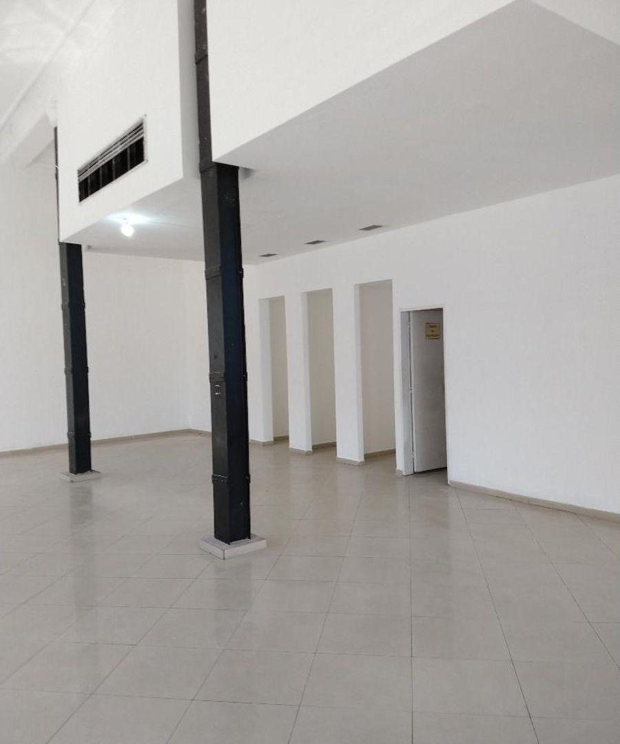 Foto de IMPORTANTE LOCAL - IMPONENTE FACHADA Y ESTADO DE CONSERVACION - CON, imagen 4