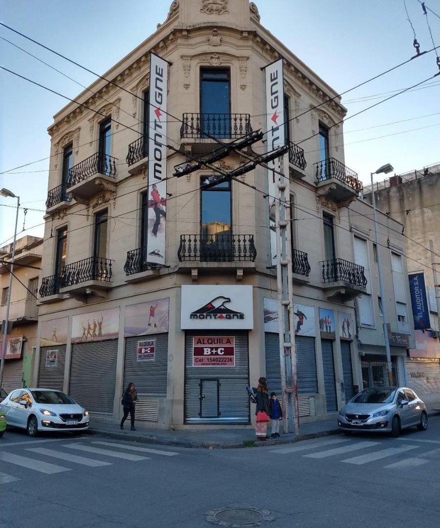 Foto de IMPORTANTE LOCAL - IMPONENTE FACHADA Y ESTADO DE CONSERVACION - CON, imagen 3
