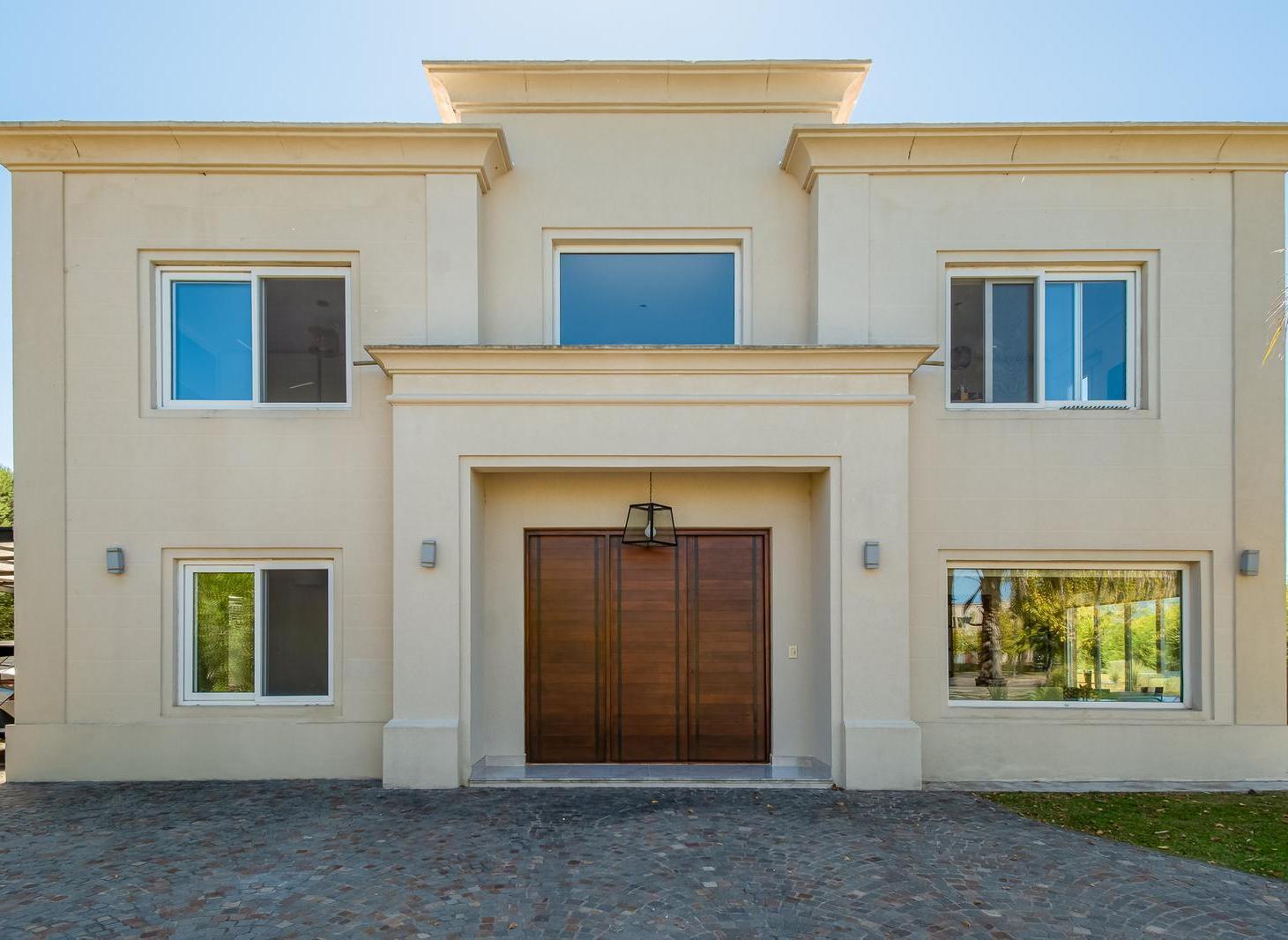 Foto de Venta Casa Apto crédito 4 dormitorios en suite más dependencia en, imagen 1